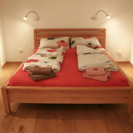 Stilvolle Wohnung auf 50 m² mit Parkplatz und WiFi Kraiburg am Inn Exterior foto