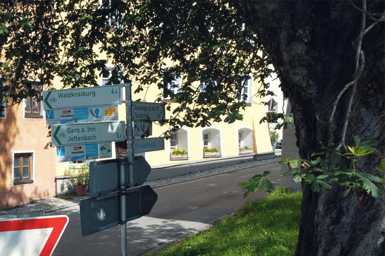 Stilvolle Wohnung auf 50 m² mit Parkplatz und WiFi Kraiburg am Inn Exterior foto