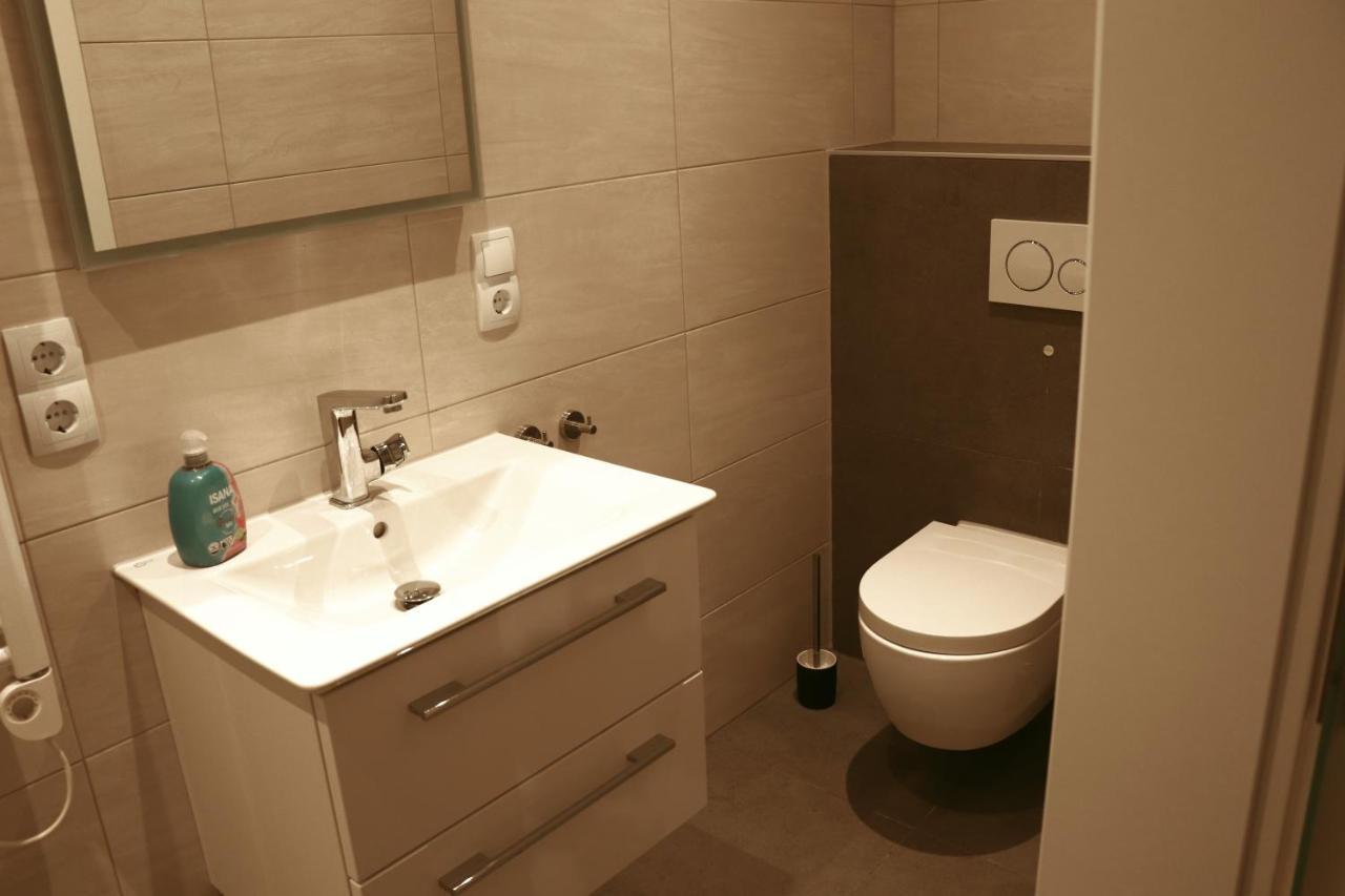 Stilvolle Wohnung auf 50 m² mit Parkplatz und WiFi Kraiburg am Inn Exterior foto