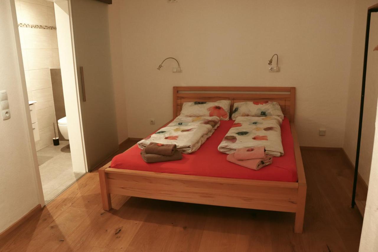 Stilvolle Wohnung auf 50 m² mit Parkplatz und WiFi Kraiburg am Inn Exterior foto