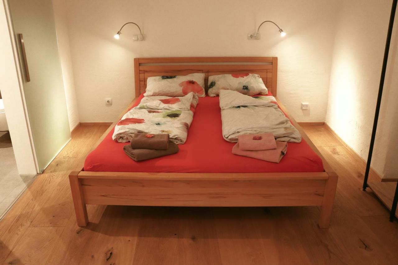 Stilvolle Wohnung auf 50 m² mit Parkplatz und WiFi Kraiburg am Inn Exterior foto