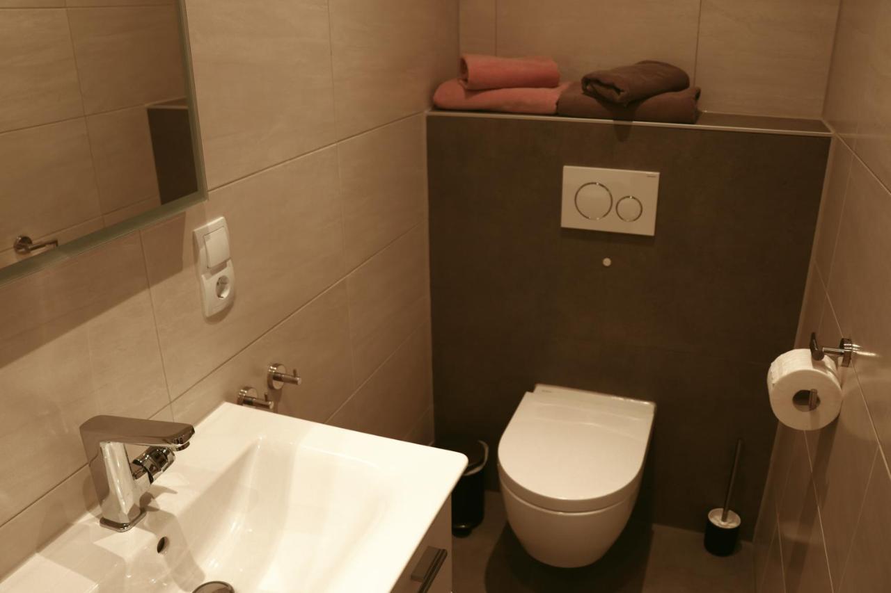 Stilvolle Wohnung auf 50 m² mit Parkplatz und WiFi Kraiburg am Inn Exterior foto
